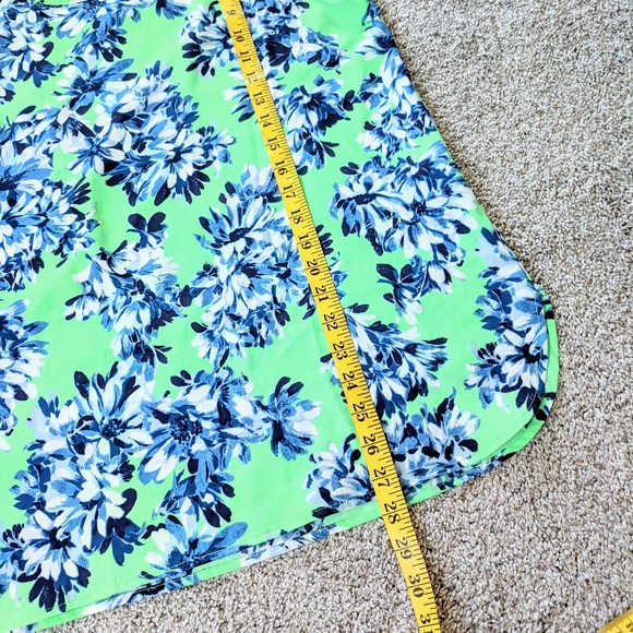 ⭐Green J. Crew Factory Photo Floral U- Shaped Hem Blouse Medium ⭐ - Picture 5 of 6